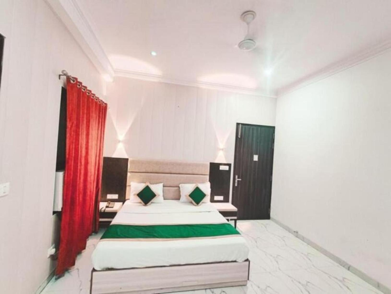 Hotel The Almora By Rs Global Near By Delhi International Airport With - Free Airport Drop Nowe Delhi Zewnętrze zdjęcie
