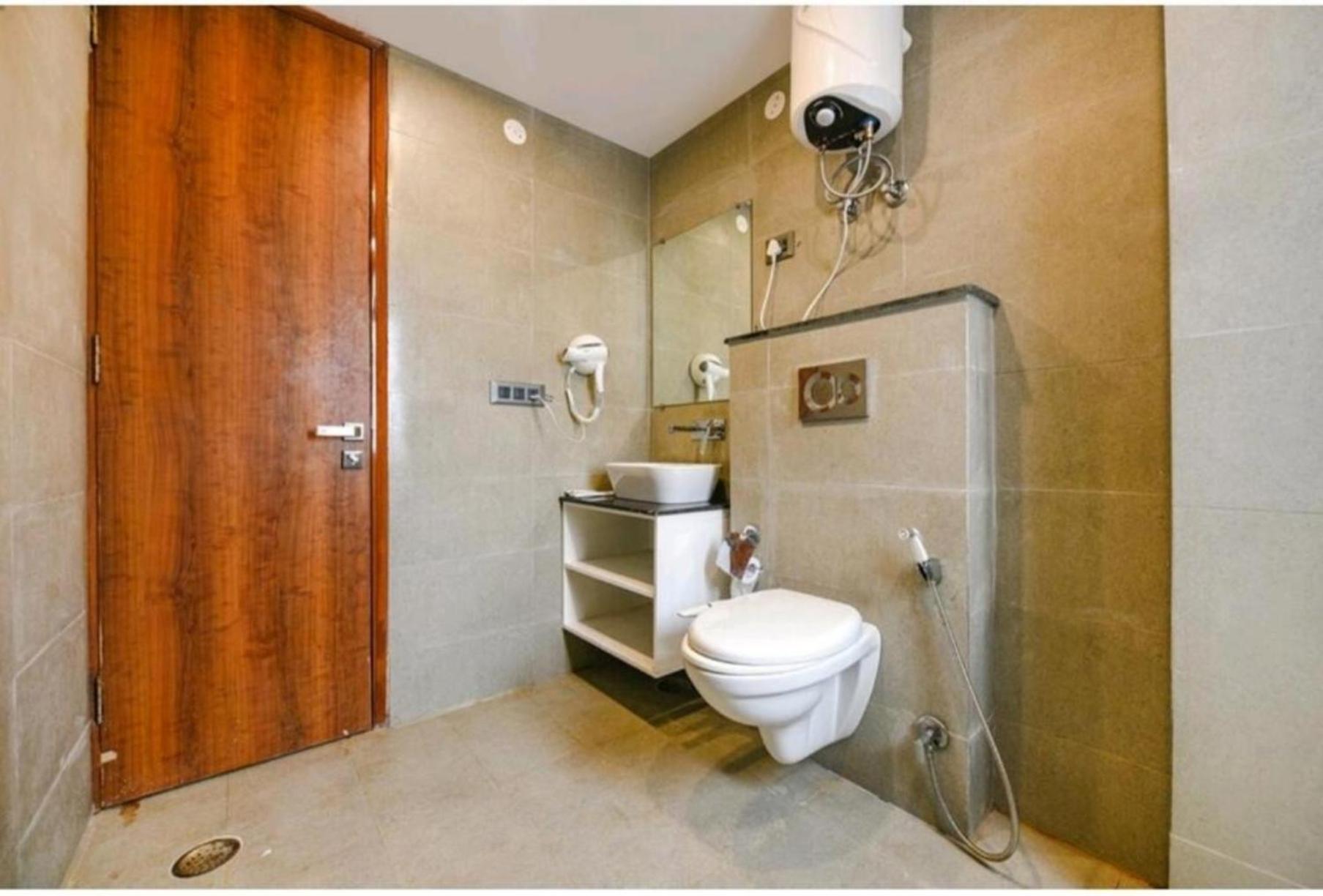 Hotel The Almora By Rs Global Near By Delhi International Airport With - Free Airport Drop Nowe Delhi Zewnętrze zdjęcie