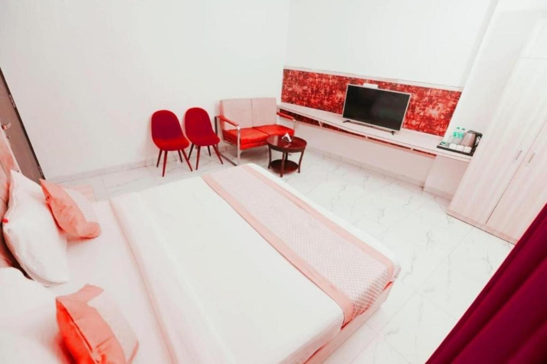 Hotel The Almora By Rs Global Near By Delhi International Airport With - Free Airport Drop Nowe Delhi Zewnętrze zdjęcie